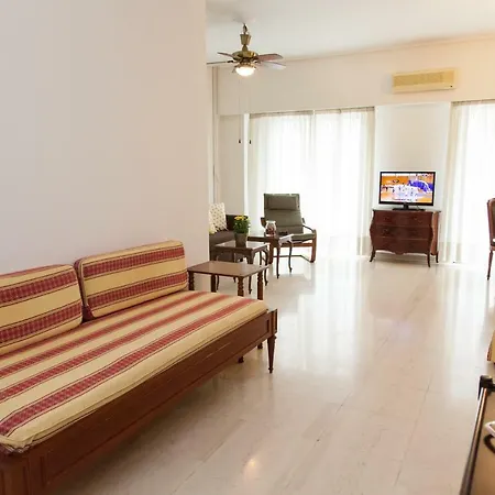 Beautiful & Renovated Central In Kolonaki