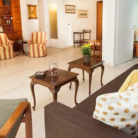 Beautiful & Renovated Central In Kolonaki *