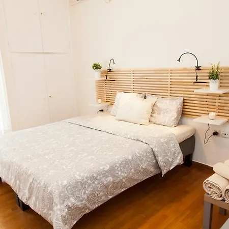 Beautiful & Renovated Central In Kolonaki Apartment